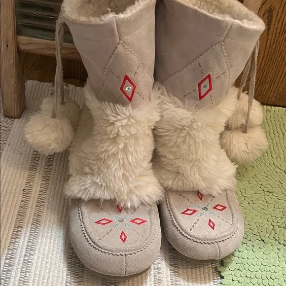 Airwalk Beige Fur-Lined Boots - Picture 2 of 7